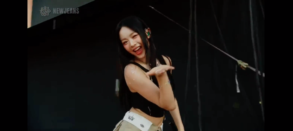 ตัวแม่สุดมุ้งมิ้ง!! NewJeans กระทบไหล่ Billie Eilish ที่เทศกาลดนตรี Lollapalooza ตัวแม่สุดมุ้งมิ้ง!! NewJeans กระทบไหล่ Billie Eilish ที่เทศกาลดนตรี Lollapalooza