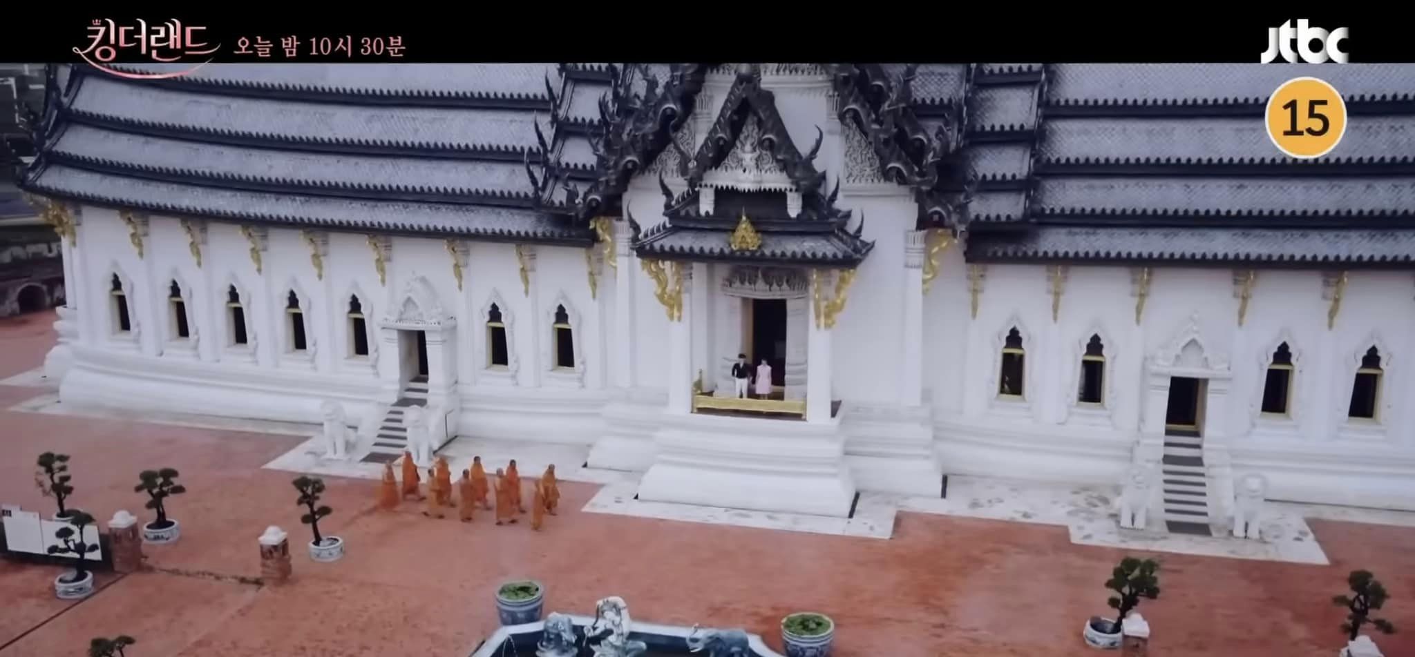 สวีททั่วกรุง!! ‘จุนโฮ - ยุนอา’ พระนางซีรีส์ King the Land กับฉากหวานในเมืองไทย สวีททั่วกรุง!! ‘จุนโฮ - ยุนอา’ พระนางซีรีส์ King the Land กับฉากหวานในเมืองไทย