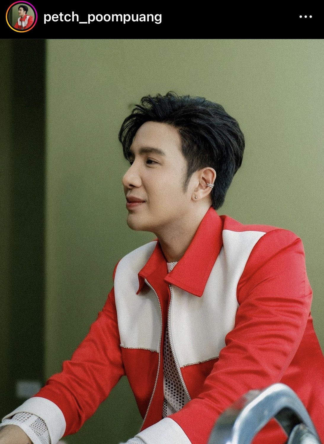 เพชร ภัควรรธน์ เปลี่ยนชุดให้ แม่ผึ้ง พุ่มพวง เนื่องในวันคล้ายวันเกิด เพชร ภัควรรธน์ เปลี่ยนชุดให้ แม่ผึ้ง พุ่มพวง เนื่องในวันคล้ายวันเกิด