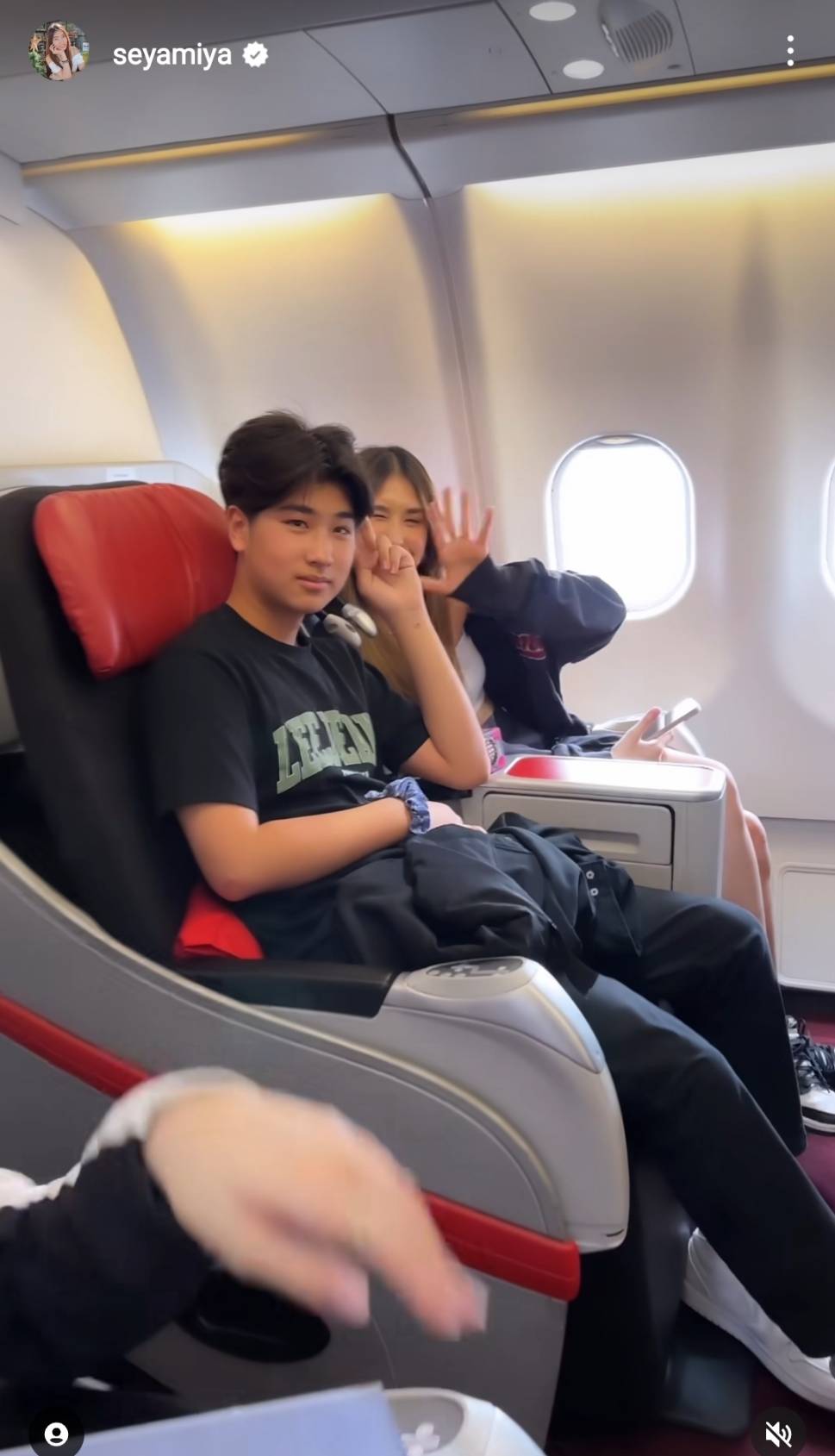 มิย่า ทองเจือ เจอดราม่าถล่ม ชาวเน็ตตั้งคำถาม เข้าผับ-ขับรถยนต์ ทั้งที่อายุไม่ถึง18ปี? มิย่า ทองเจือ เจอดราม่าถล่ม ชาวเน็ตตั้งคำถาม เข้าผับ-ขับรถยนต์ ทั้งที่อายุไม่ถึง18ปี?