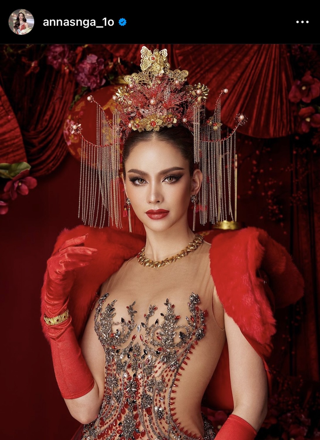 สวยสะพรั่ง แอนนา เสือ ใส่ชุดกี่เพ้าแดง งามสง่ารับตรุษจีน!!