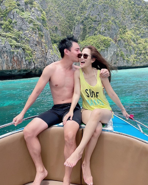 นาวิน ต้าร์ -ไฮโซน้ำหวาน ใช้ชีวิตที่หัวหินชั่วคราว  (มีคลิป)