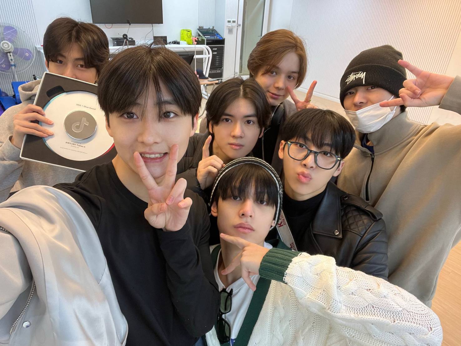 แฟนคลับใจหาย ยอร์ช ยงศิลป์ เคลื่อนไหวผ่านไอจี หลัง TraineeA ปิดแอคเคาท์ โซเชียลมีเดียทุกช่องทาง