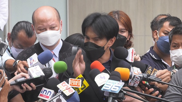 “ต๊ะ บอยสเก๊าท์” แถลงข่าวทั้งน้ำตา ยืนยันไม่เคยเอาชื่อเสียงไปหลอกใคร (มีคลิป) “ต๊ะ บอยสเก๊าท์” แถลงข่าวทั้งน้ำตา ยืนยันไม่เคยเอาชื่อเสียงไปหลอกใคร (มีคลิป)