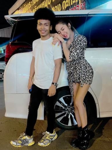 เปิดวาร์ป เมียโชครถแห่ สาวสวยหุ่นแซ่บ ดีกรีเคยเป็นนักร้อง