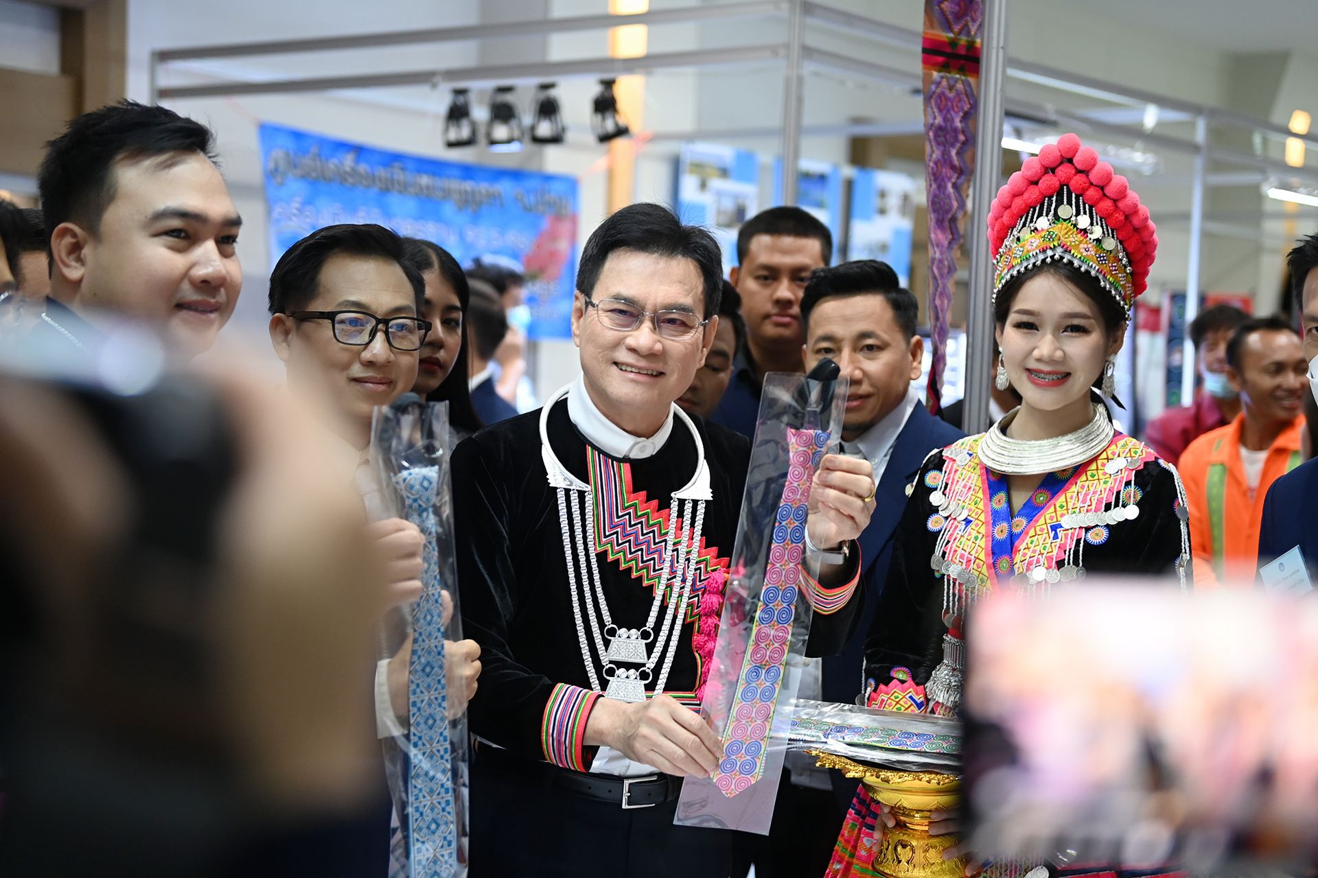 ม้ง Economic Leaders 2022 ยืนยันพาณิชย์ฯ พร้อมสนับสนุนสู่ตลาดโลก ม้ง Economic Leaders 2022 ยืนยันพาณิชย์ฯ พร้อมสนับสนุนสู่ตลาดโลก