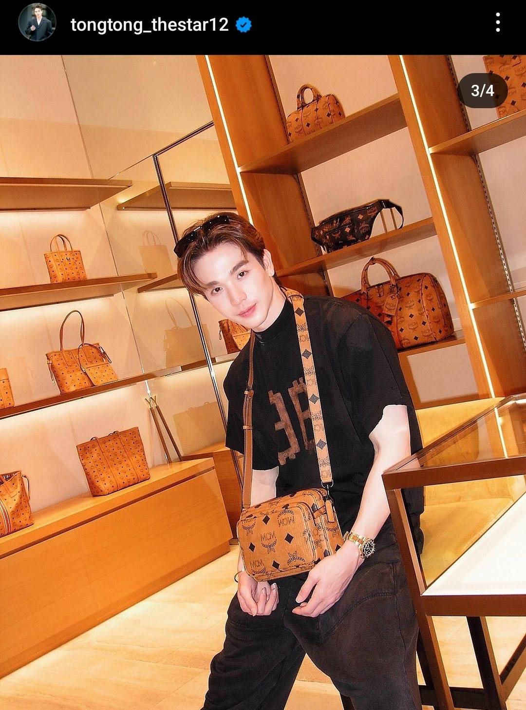 แฟนคลับแห่ห่วง ตงตง กฤษกร ถูกหามส่งโรงพยาบาลเป็นการด่วน แฟนคลับแห่ห่วง ตงตง กฤษกร ถูกหามส่งโรงพยาบาลเป็นการด่วน