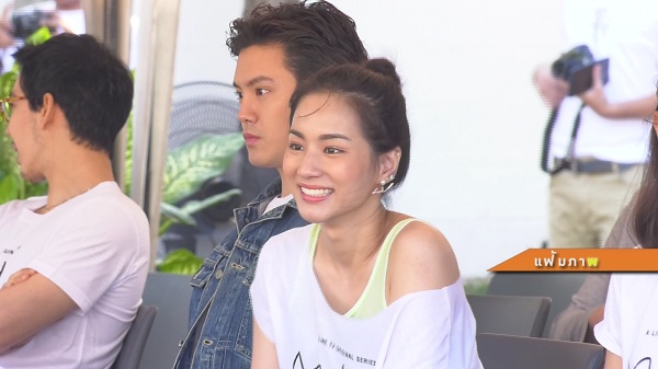 ต่าย ชุติมา ชีวิตแฮปปี้ เผย ถูกคุกเข่าขอแต่งงานปีที่แล้ว    (มีคลิป)