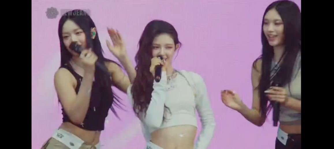 ตัวแม่สุดมุ้งมิ้ง!! NewJeans กระทบไหล่ Billie Eilish ที่เทศกาลดนตรี Lollapalooza ตัวแม่สุดมุ้งมิ้ง!! NewJeans กระทบไหล่ Billie Eilish ที่เทศกาลดนตรี Lollapalooza