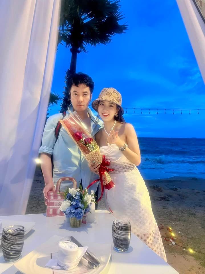 ภรรยานักแสดงดัง โพสต์เดือด หลังถูกโยงอักษรย่อ ต.หลอกเงินผู้หญิง ภรรยานักแสดงดัง โพสต์เดือด หลังถูกโยงอักษรย่อ ต.หลอกเงินผู้หญิง