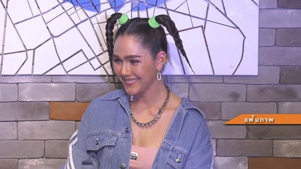 “น็อต” ทำเซอร์ไพรส์มอบรถยนต์หรูให้ “ชมพู่ อารยา” ในวันเกิด (มีคลิป) “น็อต” ทำเซอร์ไพรส์มอบรถยนต์หรูให้ “ชมพู่ อารยา” ในวันเกิด (มีคลิป)