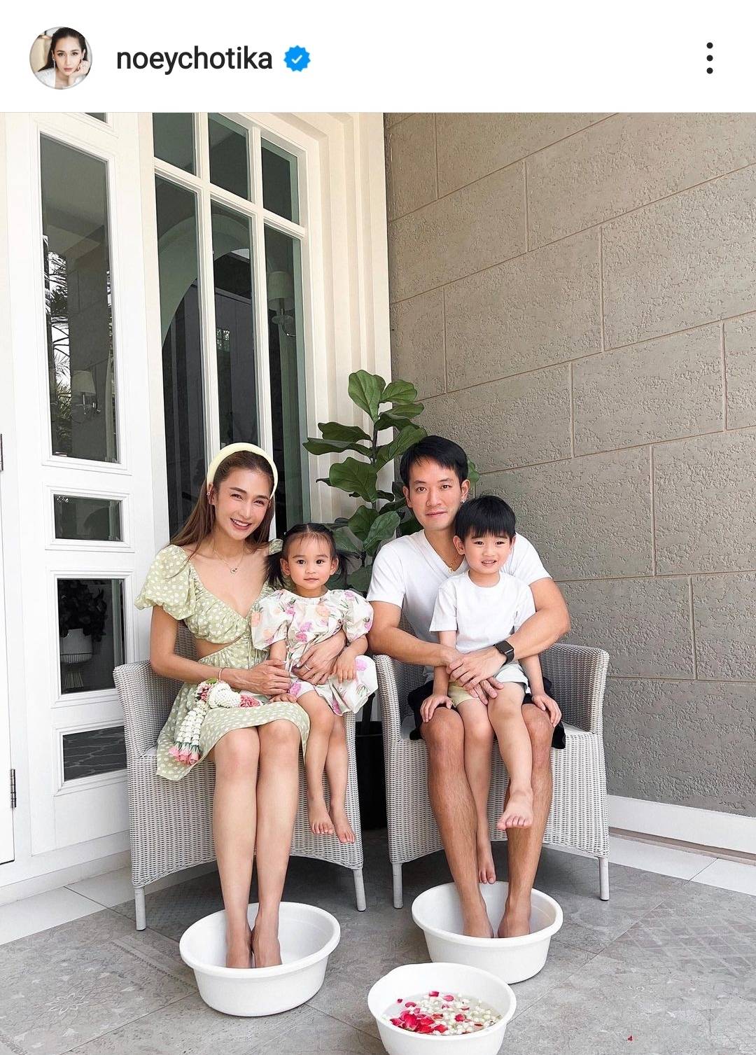 เปิดตัวสามีอย่างเป็นทางการ เนย โชติกา ได้ฤกษ์ควงสามีมาจดทะเบียนสมรส เปิดตัวสามีอย่างเป็นทางการ เนย โชติกา ได้ฤกษ์ควงสามีมาจดทะเบียนสมรส