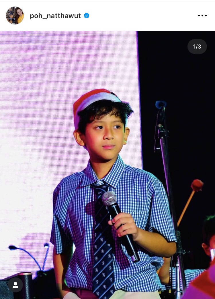 ป๋อ-เอ๋ ซึ้งจนน้ำตาแตก เมื่อลูกชายขึ้นร้องเพลงบนเวทีโรงเรียน 