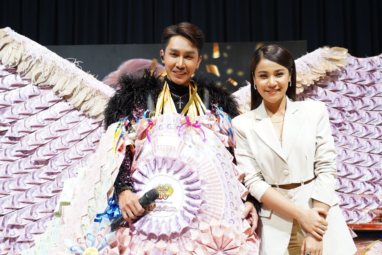 ตรี ชัยณรงค์ จัดแฟนมีตฉลองวันเกิด แฟนคลับเซอร์ไพรส์ชุดใหญ่ มาลัยหลักล้าน!! 