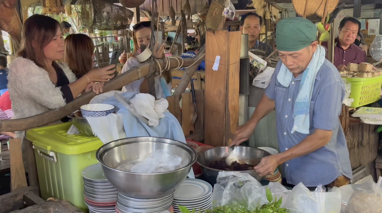 ลาบ อาหารขายดีรับปีใหม่ เชื่อกินแล้วมีโชคลาภ