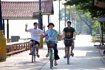 “เจมส์ - โบว์ - ไอซ์” ย้อนวัย 15 อีกครั้ง  ฉากเปิดตัวน่ารักๆ ใน โลกหมุนรอบเธอ