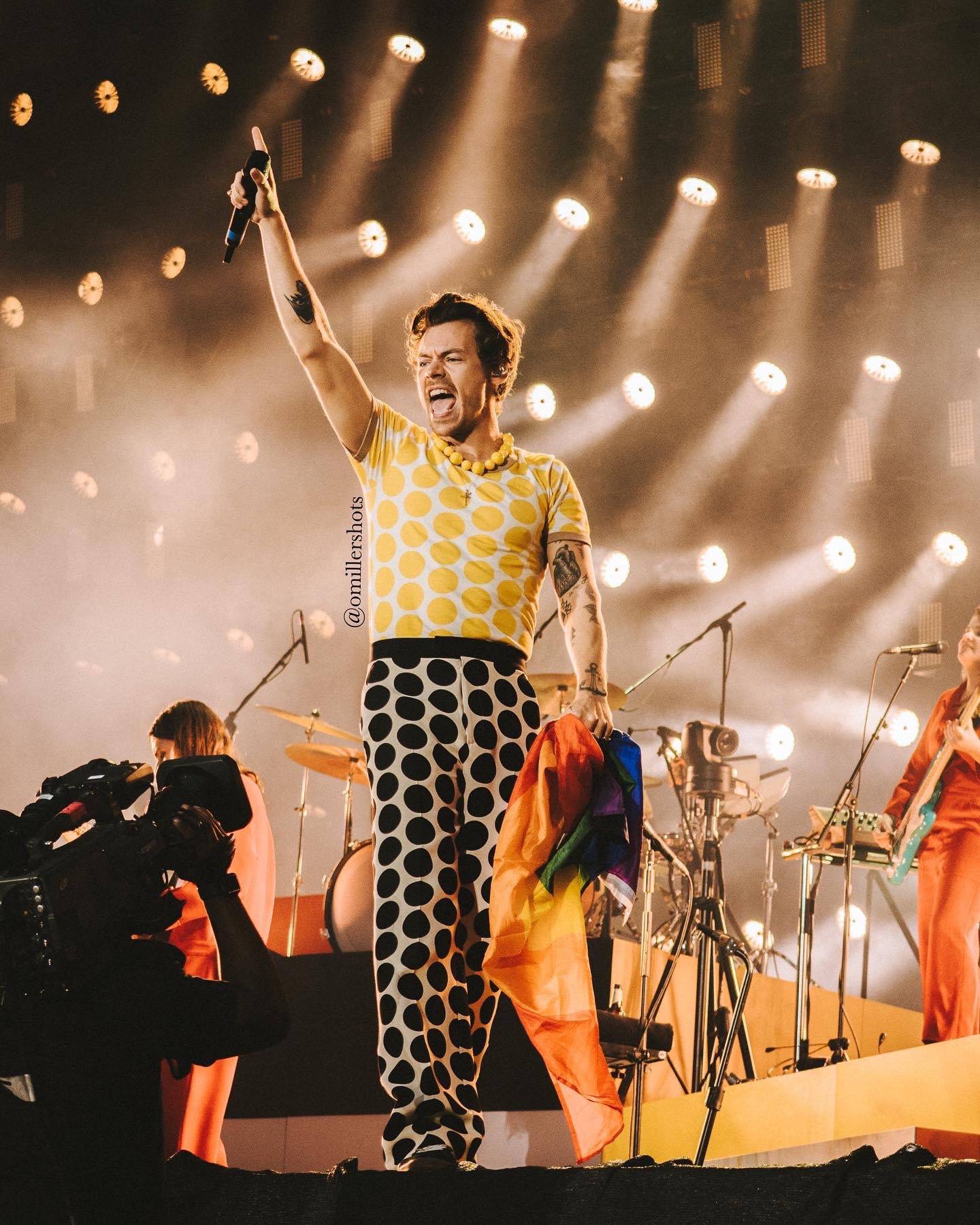 แฮร์รี่ สไตล์ส ช่วยเหลือครอบครัวเหยื่อเหตุกราดยิงที่เมืองโฮเปนเฮเกนเต็มที่ แฮร์รี่ สไตล์ส ช่วยเหลือครอบครัวเหยื่อเหตุกราดยิงที่เมืองโฮเปนเฮเกนเต็มที่