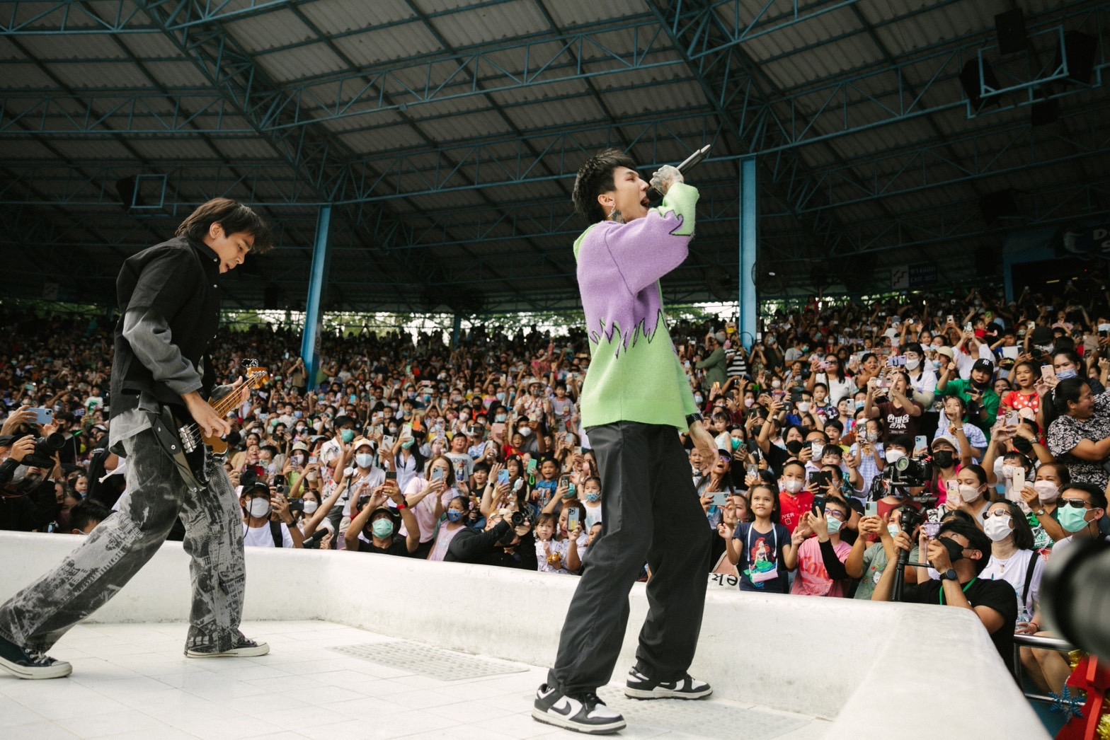 ฮาย-เซน Paper Planes บุกเซอร์ไพรส์แฟนคลับวัยรุ่นฟันน้ำนมในงานวันเด็ก