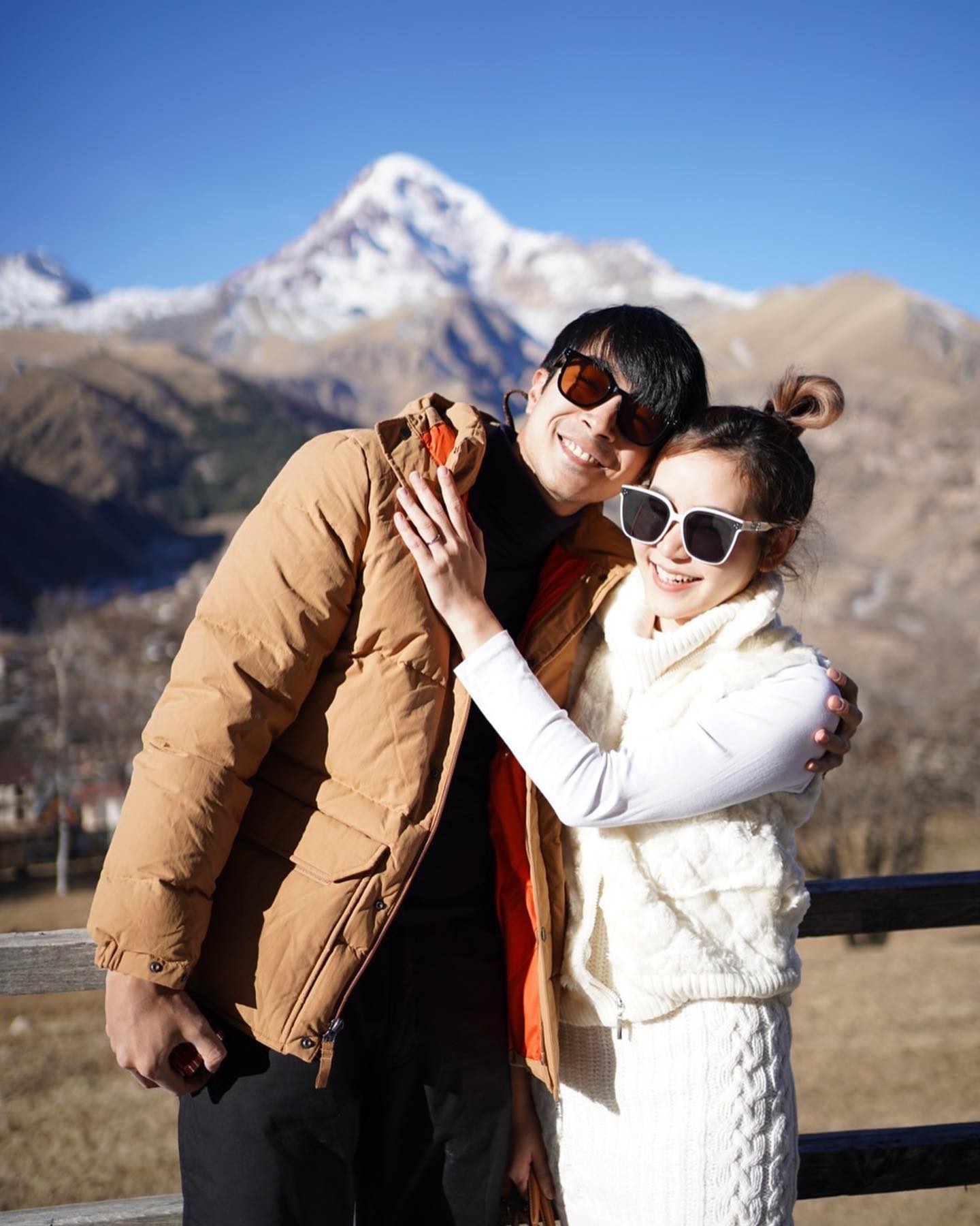 ของขวัญครบรอบ 10 ปี! ไต้ฝุ่น คุกเข่าขอแฟนสาวแต่งงาน 