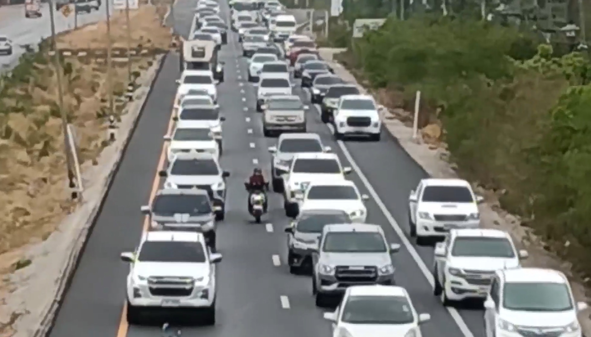 เช็กจราจรล่าสุด ถนนมิตรภาพ ติดหนึบ ต้องเปิดช่องทางพิเศษระบายรถ