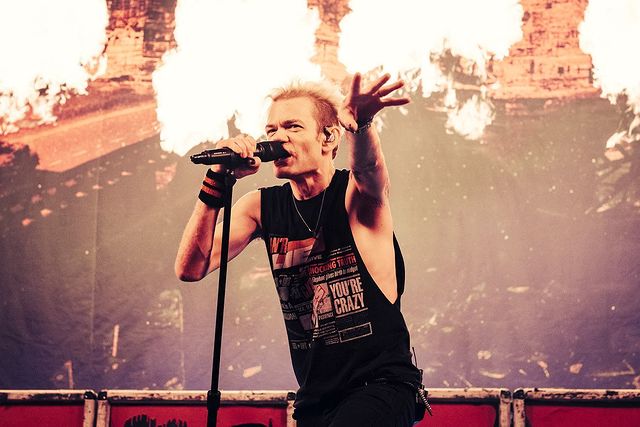 แฟนเพลงสุดช็อก!! 'Sum 41' ประกาศยุบวง จ่อปิดตำนาน 27 ปี หลังปล่อยอัลบั้มสุดท้าย แฟนเพลงสุดช็อก!! 'Sum 41' ประกาศยุบวง จ่อปิดตำนาน 27 ปี หลังปล่อยอัลบั้มสุดท้าย