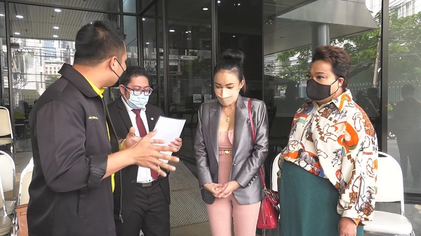 เอ็มมี่ โต้ข่าว ทอยทอย ออกจากเรือนจำ ส่วนเรื่อง แม็ก ไม่ขอพูดถึง  (มีคลิป) 