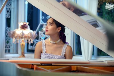 ส่องคอสตูม ญาญ่า ในละคร หนึ่งในร้อย  ที่สาวๆ แต่งตาม อนงค์ กันทั้งเมือง 