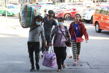 หมอชิต 2 คึกคัก ปชช. ทยอยเดินทางกลับบ้านช่วงเทศกาลปีใหม่ หมอชิต 2 คึกคัก ปชช. ทยอยเดินทางกลับบ้านช่วงเทศกาลปีใหม่