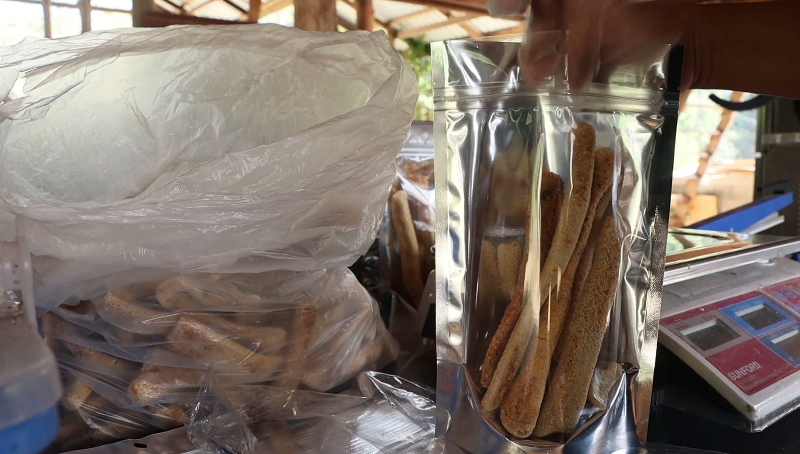 เปิดธุรกิจ หนังควายเค็มสำเร็จรูป โกยเงินเดือนละแสน เปิดธุรกิจ หนังควายเค็มสำเร็จรูป โกยเงินเดือนละแสน