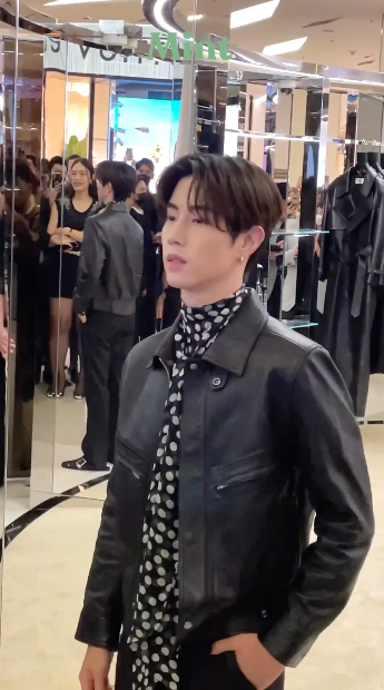 หล่อหรูคูลยกแพ็ค!! เปิดลุค ‘เตนล์ ชิตพล - มาร์ค ต้วน’ ร่วมอีเวนต์ Saint Laurent ในไทย หล่อหรูคูลยกแพ็ค!! เปิดลุค ‘เตนล์ ชิตพล - มาร์ค ต้วน’ ร่วมอีเวนต์ Saint Laurent ในไทย