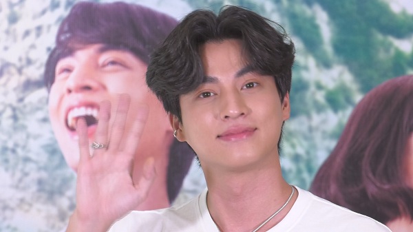 “กลัฟ คณาวุฒิ” เปิดใจ หลังถูกหมอดูทักเรื่องห้ามมีแฟน   (มีคลิป)