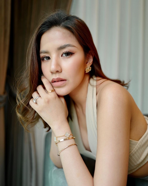 ใบเตย เผยสภาพจิตใจ ดาว พิมพ์ทอง หลังถูก พอร์ช แจ้งความทำร้ายร่างกาย ใบเตย เผยสภาพจิตใจ ดาว พิมพ์ทอง หลังถูก พอร์ช แจ้งความทำร้ายร่างกาย