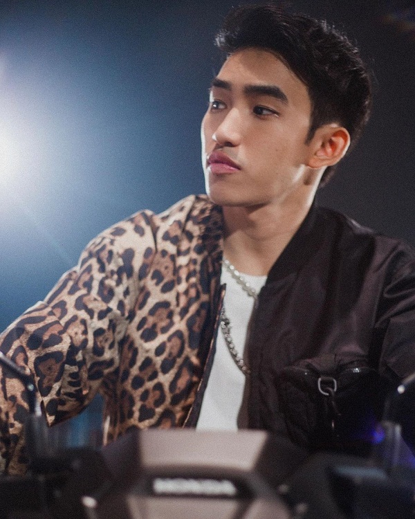 IRONBOY แร็ปเปอร์สุดคูล คว้า URBOYTJ ร่วมแจมในเพลงใหม่ (มีคลิป) IRONBOY แร็ปเปอร์สุดคูล คว้า URBOYTJ ร่วมแจมในเพลงใหม่ (มีคลิป)