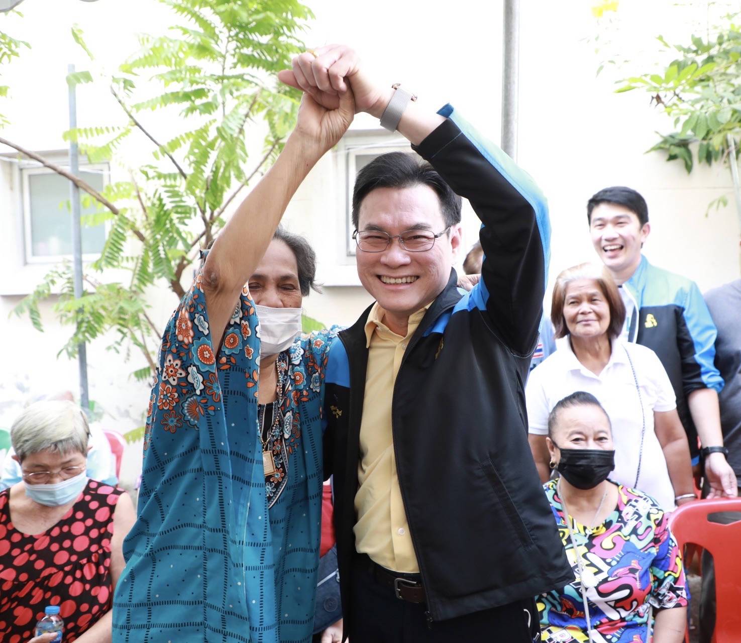 “จุรินทร์ ออนทัวร์ กทม.” ต่อเนื่อง ลงพื้นที่ชุมชนตลาดเก่า วัดพระยาไกร