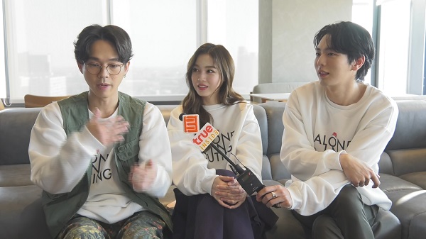 อัพ – เลิฟ – เบสท์ ชวนชมภาพยนตร์ของคนเหงา Alone in Outing   (มีคลิป)