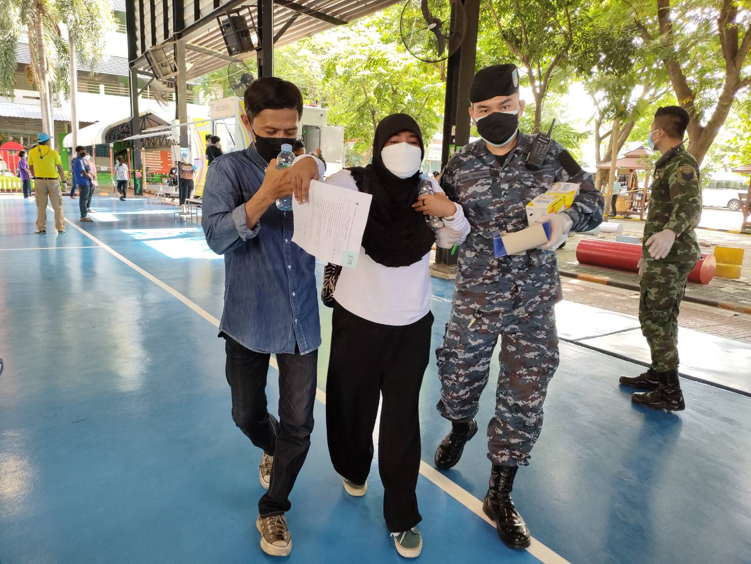 กองทัพไทย ปฎิบัติการเชิงรุกช่วยประชาชน-นำผู้ป่วยโควิดส่ง รพ.