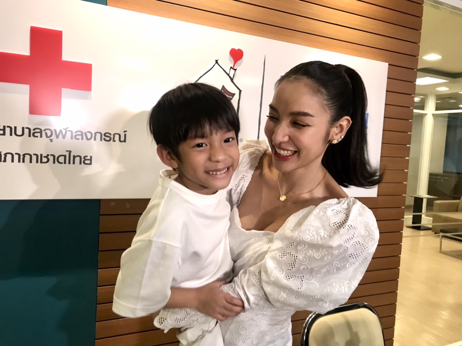 แพท ณปภา หายห่วง คุณแม่ อาการดีขึ้นแล้ว ลั่น ยังไหว แม้ค่าใช้จ่ายสูง แพท ณปภา หายห่วง คุณแม่ อาการดีขึ้นแล้ว ลั่น ยังไหว แม้ค่าใช้จ่ายสูง