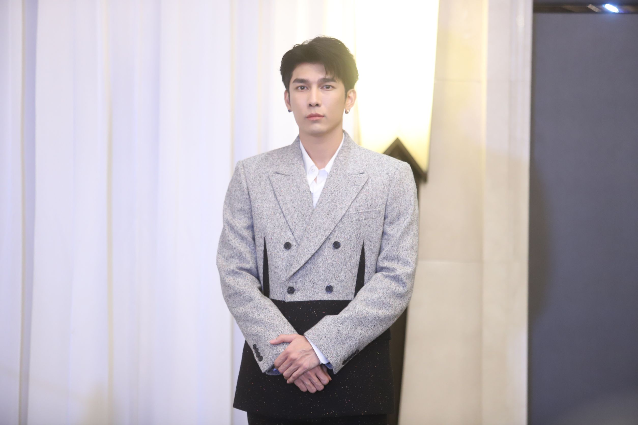 มิว ศุภศิษฏ์ ยอมรับเสียใจ ยกมือไหว้ขอโทษ! ปมดราม่าก็อปMV-คุกคามอดีตคู่จิ้น มิว ศุภศิษฏ์ ยอมรับเสียใจ ยกมือไหว้ขอโทษ! ปมดราม่าก็อปMV-คุกคามอดีตคู่จิ้น