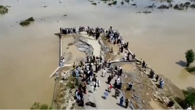 วิกฤต! น้ำท่วมปากีสถาน บ้านเสียหาย 1 ล้านหลัง ปชช.เดือดร้อนกว่า 33 ล้านคน