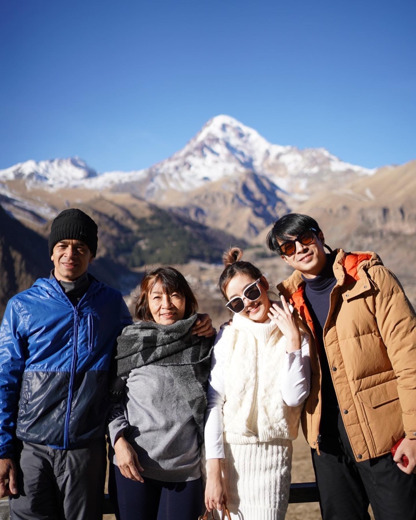 ของขวัญครบรอบ 10 ปี! ไต้ฝุ่น คุกเข่าขอแฟนสาวแต่งงาน 