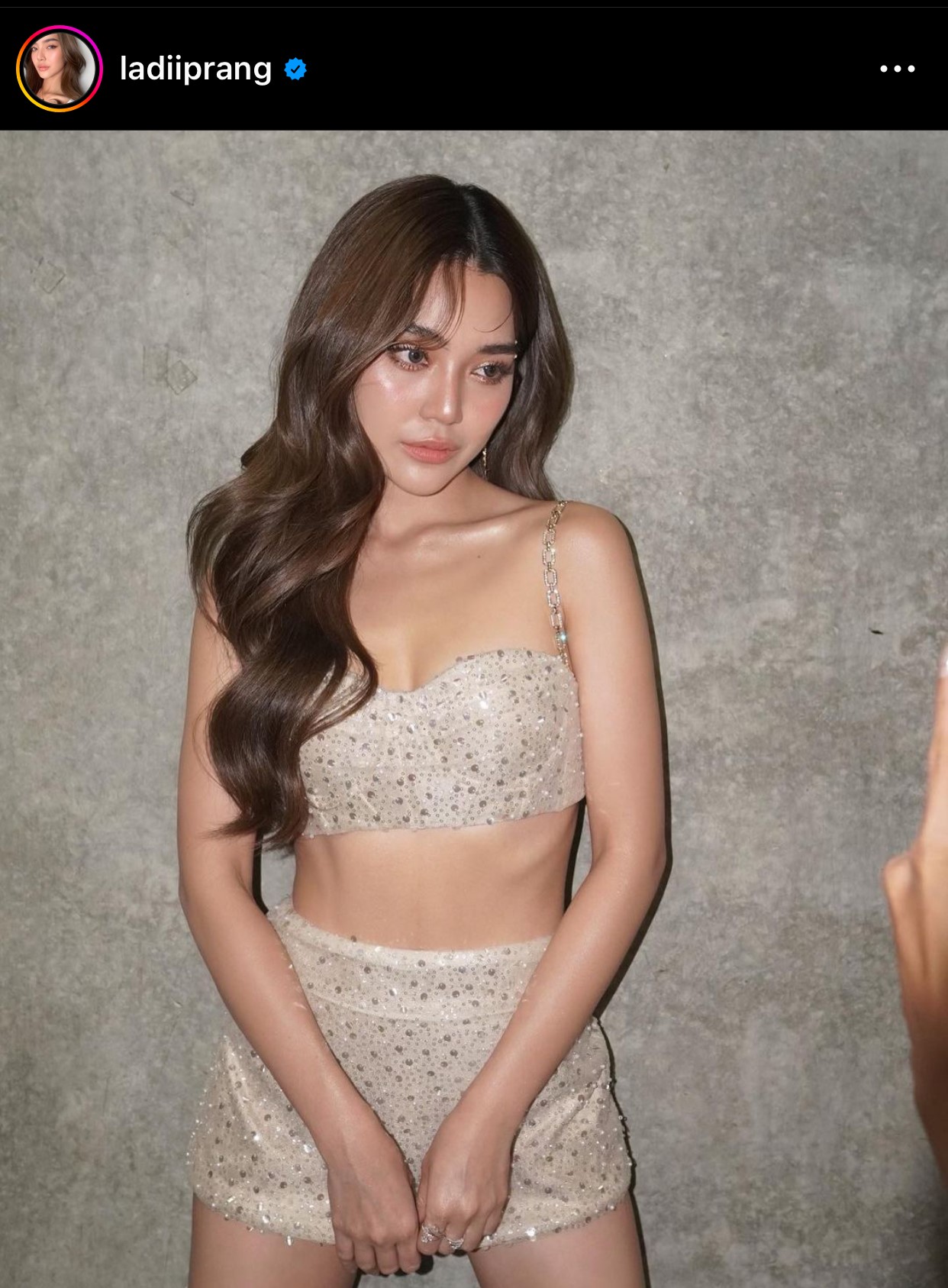 ใจเหลวแล้วแม่ เลดี้ปราง ในลุคสุดแซ่บเกินห้ามใจ ใจเหลวแล้วแม่ เลดี้ปราง ในลุคสุดแซ่บเกินห้ามใจ