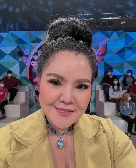 “ฮาย อาภาพร” ทำบุญหนักพักผ่อนน้อย จนมีปัญหาดวงตา (มีคลิป)