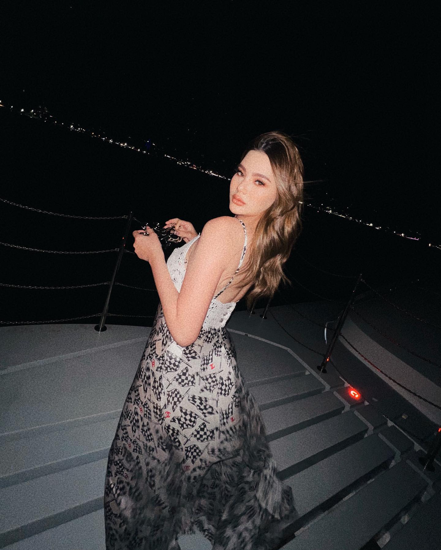 สรยุทธ เผยเครื่องประดับบนคอ ดิว อริสรา ไม่ใช่ปลอกคอฝึกสุนัข สรยุทธ เผยเครื่องประดับบนคอ ดิว อริสรา ไม่ใช่ปลอกคอฝึกสุนัข