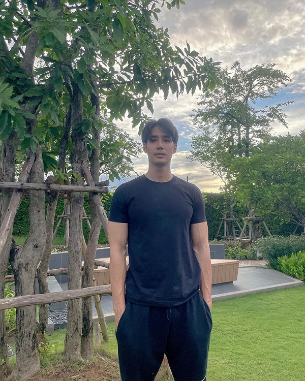 เด่นคุณ - แกรนด์ลงมือทำข้าวกล่อง แจกแคมป์คนงาน 200 กล่อง (มีคลิป) เด่นคุณ - แกรนด์ลงมือทำข้าวกล่อง แจกแคมป์คนงาน 200 กล่อง (มีคลิป)