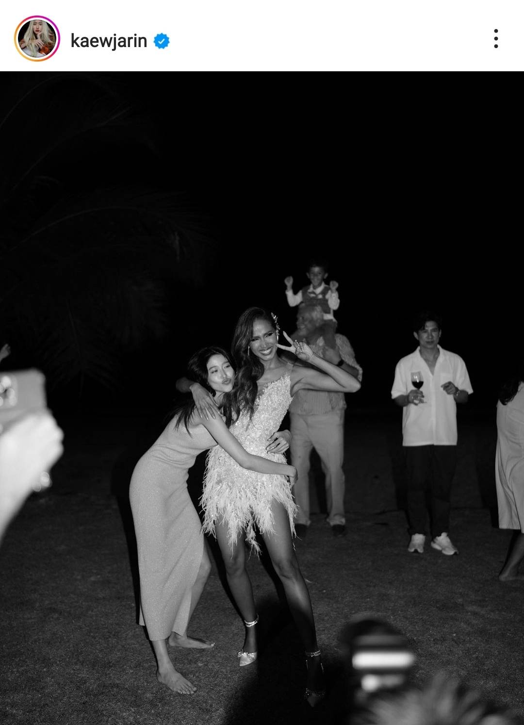 สละโสดอีกรอบ เมญ่า นนธวรรณ ควง แฟนหนุ่มนายแบบชาวสเปน เข้าพิธีแต่งงาน สละโสดอีกรอบ เมญ่า นนธวรรณ ควง แฟนหนุ่มนายแบบชาวสเปน เข้าพิธีแต่งงาน