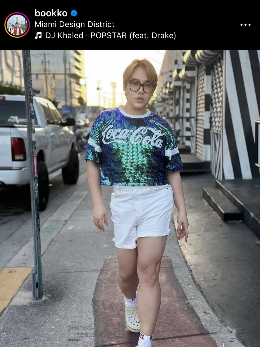 สุดปัง! ดีเจบุ๊คโก๊ะ ทุ่มเงินสดถอยรถป้ายแดงเป็นของขวัญวันเกิดให้กับตัวเอง สุดปัง! ดีเจบุ๊คโก๊ะ ทุ่มเงินสดถอยรถป้ายแดงเป็นของขวัญวันเกิดให้กับตัวเอง