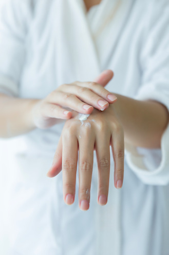 เคล็ดไม่ลับดูแลเล็บและฝ่ามือ ให้สวยปัง เคล็ดไม่ลับดูแลเล็บและฝ่ามือ ให้สวยปัง