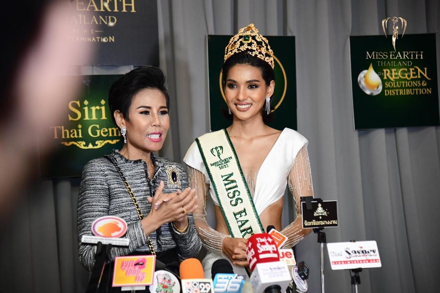 ใบตอง จรีรัตน์ โชว์ชุดประจำชาติ พร้อมชิงเวทีมิสเอิร์ธ 2021 ใบตอง จรีรัตน์ โชว์ชุดประจำชาติ พร้อมชิงเวทีมิสเอิร์ธ 2021