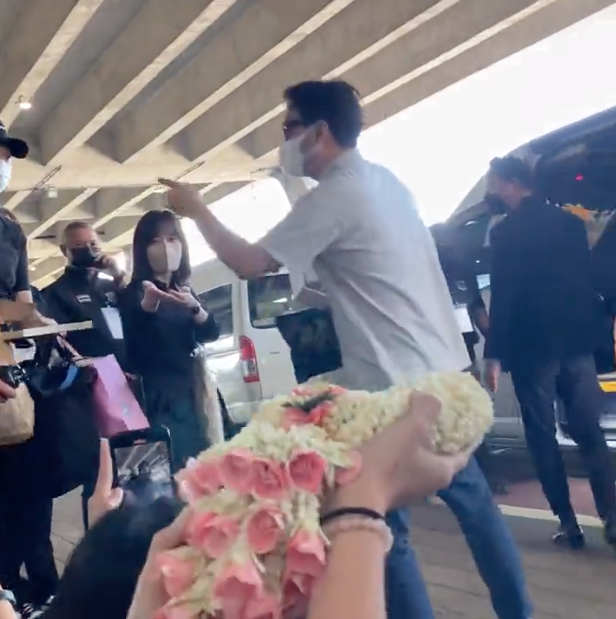 ถึงไทยแล้ว!! ‘พัคอึนบิน’ นางเอก ‘อูยองอู’ คิวต์ทะลุแมสก์ก่อนจัดแฟนมีต 5 พ.ย.นี้ ถึงไทยแล้ว!! ‘พัคอึนบิน’ นางเอก ‘อูยองอู’ คิวต์ทะลุแมสก์ก่อนจัดแฟนมีต 5 พ.ย.นี้