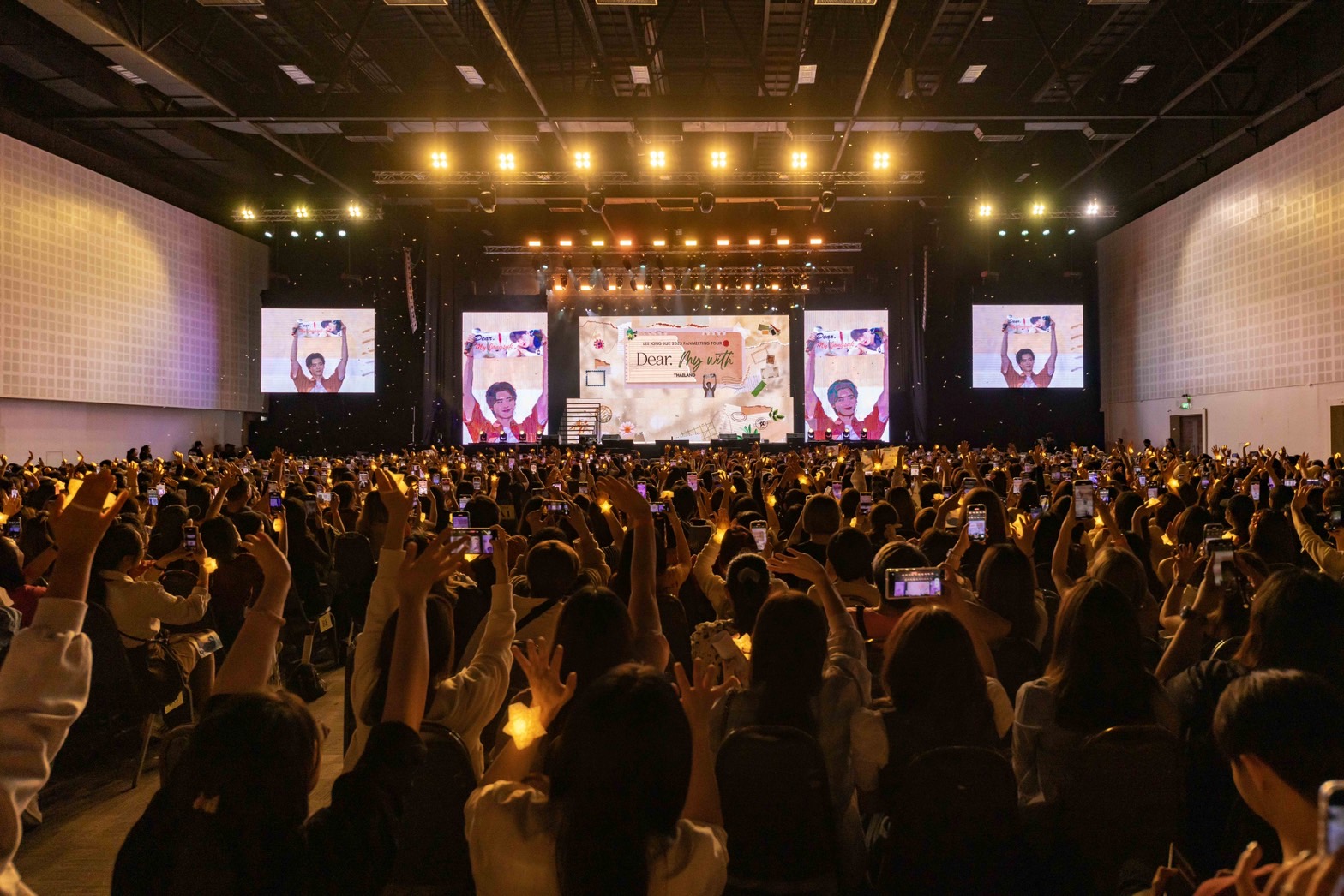 เป็ดน้อยแฮปปี้!! 'อีจงซอก' เสิร์ฟความฟินในแฟนมีตติ้งไทยรอบ 5 ปี